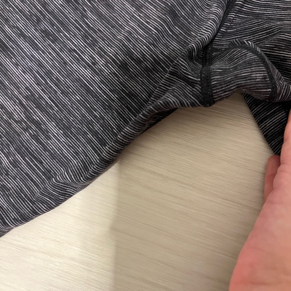 Lululemon leggings size 6. In new condition - Picture 4 of 4